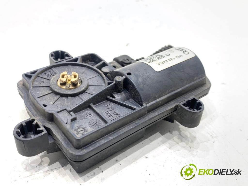 SKODA SCALA liftback 2022 110 kW 1.5 TSI 1495 Nastavovač dverí VÝFUK: 4N0133246A