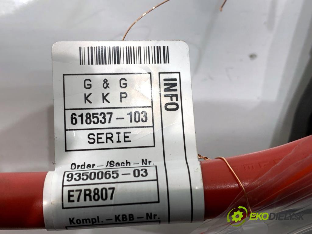 BMW G31 Kombi 2020 140 kW 520 d 1995 Skrinka poistková 6822560 (Poistková skrinka)