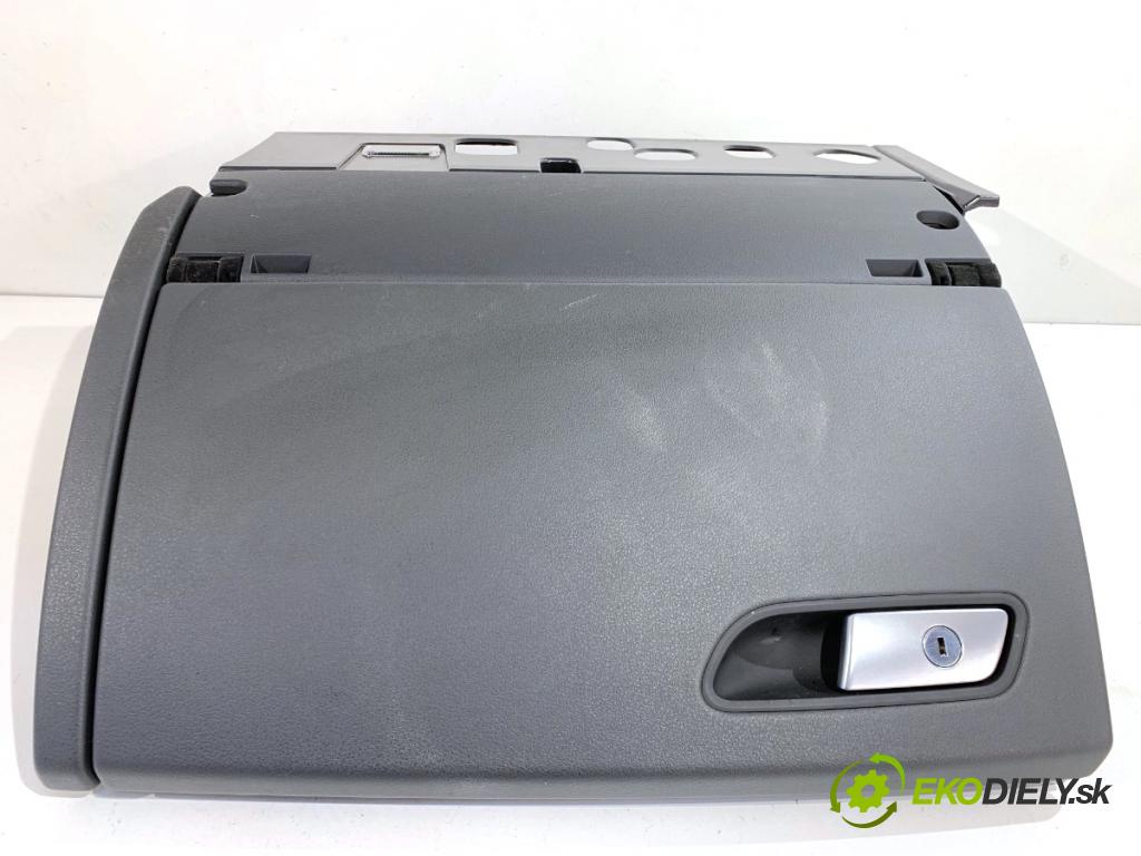 AUDI A6 C7 Kombi 2016 200 kW 3.0 TDI quattro 2967 Priehradka, kastlík spolujazdca 4G8857035D (Priehradka (kastlík))