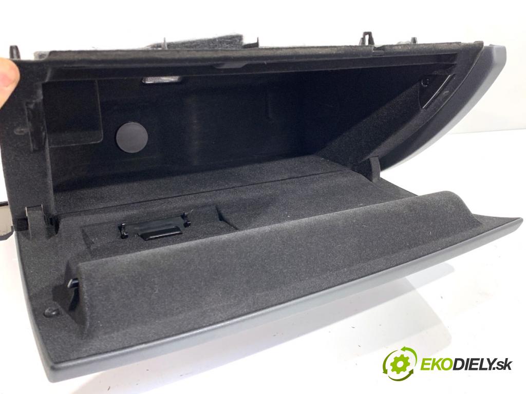 AUDI A6 C7 Kombi 2016 200 kW 3.0 TDI quattro 2967 Priehradka, kastlík spolujazdca 4G8857035D (Priehradka (kastlík))