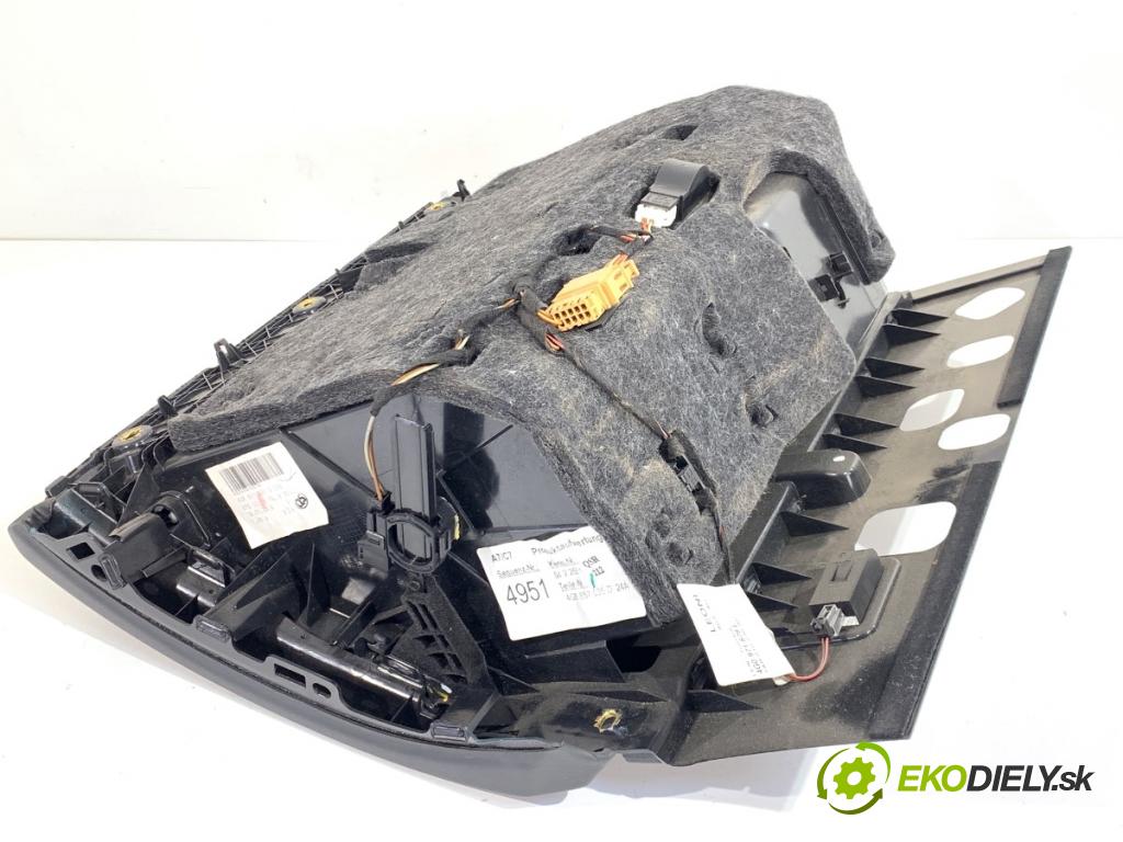 AUDI A6 C7 Kombi 2016 200 kW 3.0 TDI quattro 2967 Priehradka, kastlík spolujazdca 4G8857035D (Priehradka (kastlík))