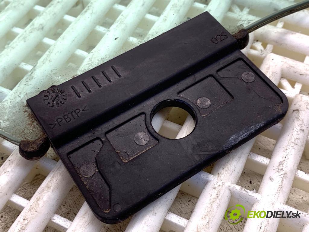 AUDI A6 C7 Kombi 2016 200 kW 3.0 TDI quattro 2967 okno pravý přední část DVOJNÁSOBEK 4G0845022C