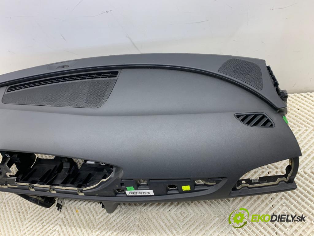 AUDI A6 C7 Kombi 2016 200 kW 3.0 TDI quattro 2967 Palubná doska VANKÚŠ: spolujazdca 4G1857001B