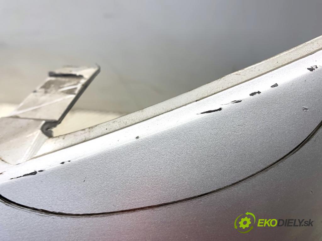 VOLVO V50 Kombi 2006 80 kW 1.6 D 1560 Nárazník predný  (Kľučka dverí ostatné)