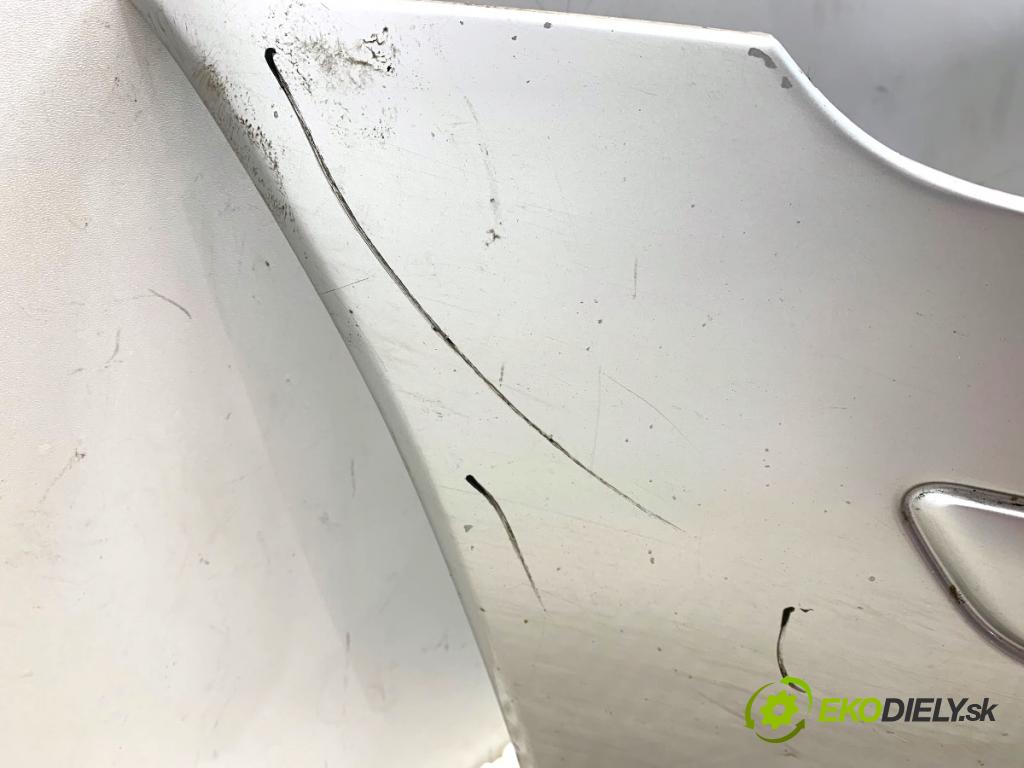 VOLVO V50 Kombi 2006 80 kW 1.6 D 1560 Nárazník predný  (Kľučka dverí ostatné)