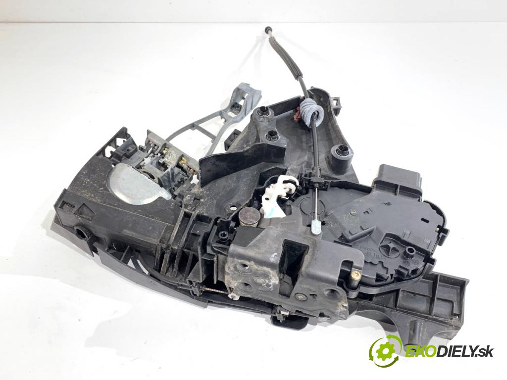 VOLVO V50 Kombi 2006 80 kW 1.6 D 1560 zámok dveře levý přední část 30753658