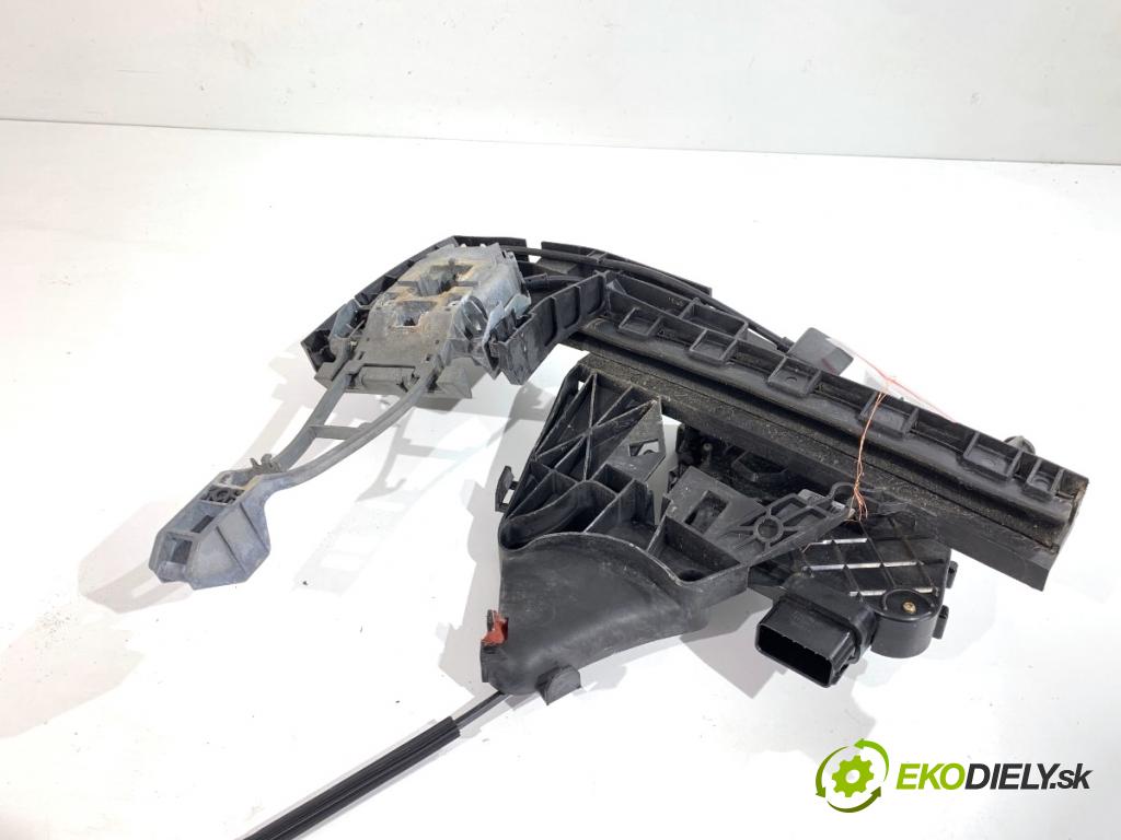 VOLVO V50 Kombi 2006 80 kW 1.6 D 1560 zámok dveře levý přední část 30753658