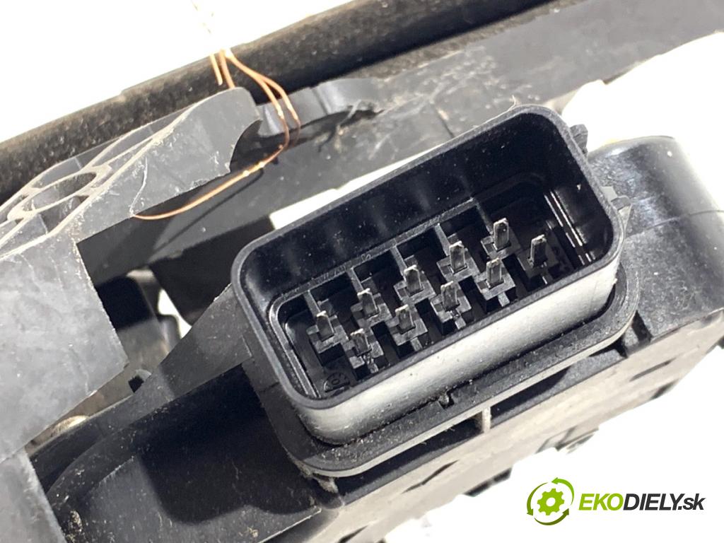 VOLVO V50 Kombi 2006 80 kW 1.6 D 1560 zámok dveře levý přední část 30753658