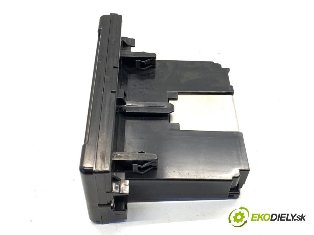 VOLVO V50 Kombi 2006 80 kW 1.6 D 1560 Dislpej 30737809 (Prístrojová doska)