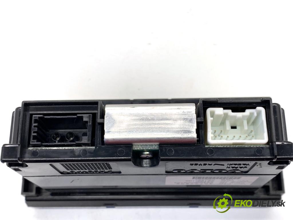 VOLVO V50 Kombi 2006 80 kW 1.6 D 1560 Dislpej 30737809 (Prístrojová doska)