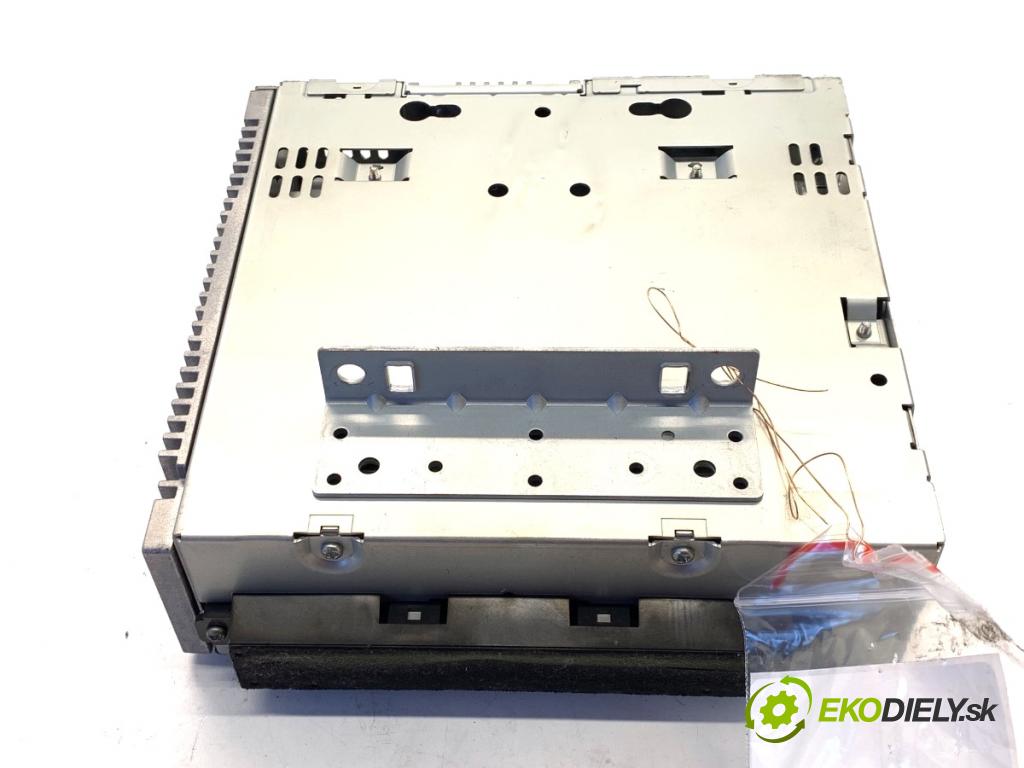 VOLVO V50 Kombi 2006 80 kW 1.6 D 1560 RADIO 30752889 (Audio zariadenie)