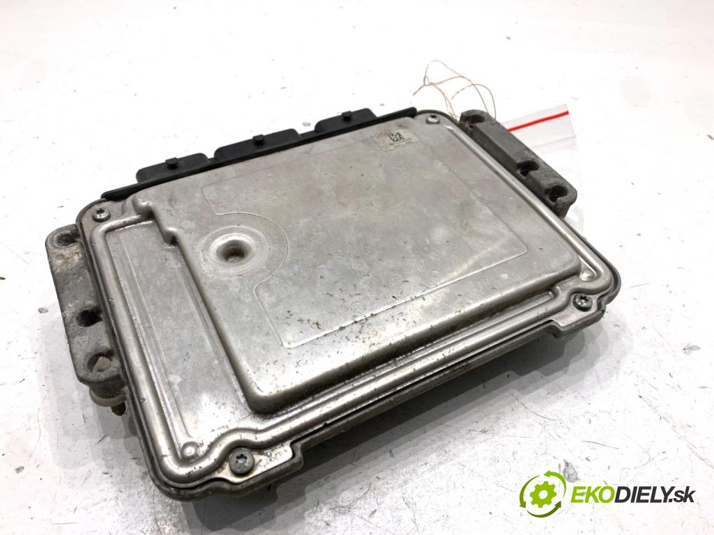 VOLVO V50 Kombi 2006 80 kW 1.6 D 1560 řídící jednotka motora 4N51-12A650-BA (Řídicí jednotka)