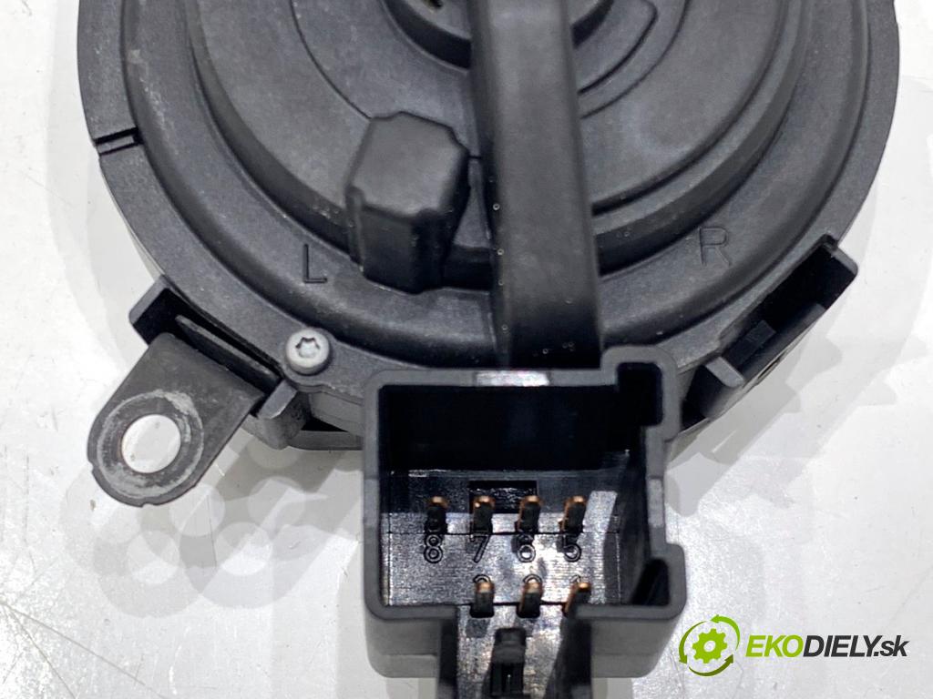 VOLVO V50 Kombi 2006 80 kW 1.6 D 1560 spinačka 30768036 (Spínacia skrinka)