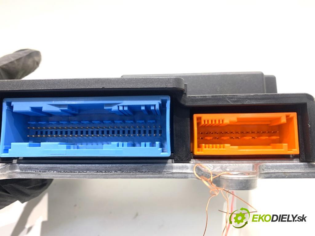 VOLVO V50 Kombi 2006 80 kW 1.6 D 1560 senzor airbag 30773401 (Snímač)