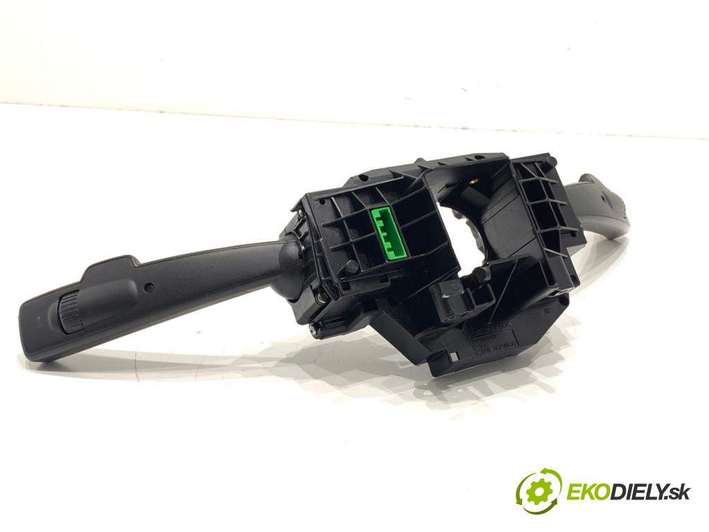 VOLVO V50 Kombi 2006 80 kW 1.6 D 1560 přepínač kombinovaný P30772253 (Páčky pod volantem)