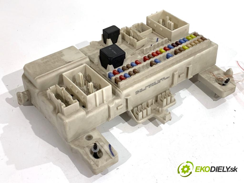 VOLVO V50 Kombi 2006 80 kW 1.6 D 1560 modul BSI 30765015 (Pojistková skříňka)