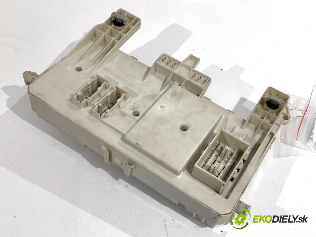 VOLVO V50 Kombi 2006 80 kW 1.6 D 1560 modul BSI 30765015 (Pojistková skříňka)