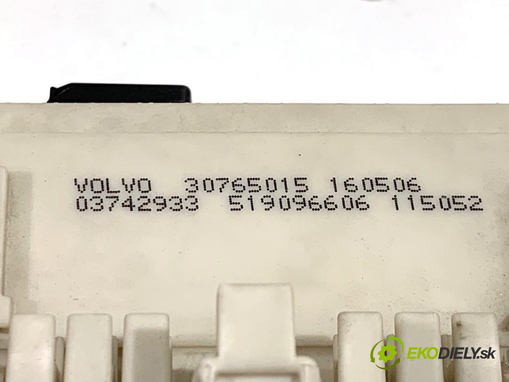 VOLVO V50 Kombi 2006 80 kW 1.6 D 1560 Modul BSI 30765015 (Poistková skrinka)