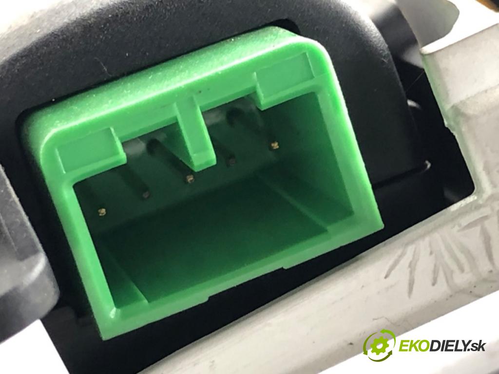 VOLVO V50 Kombi 2006 80 kW 1.6 D 1560 prístrojovka 30728645 (Přístrojová deska)