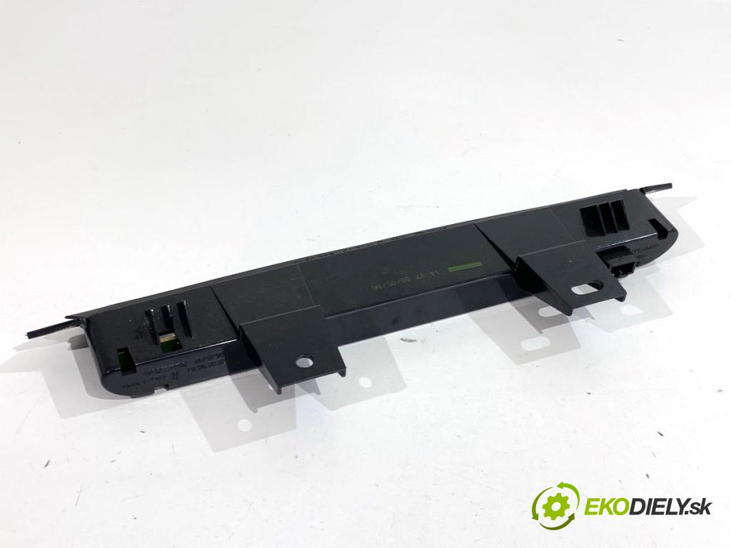 VOLVO V50 Kombi 2006 80 kW 1.6 D 1560 světlo brzdových světel 8620290