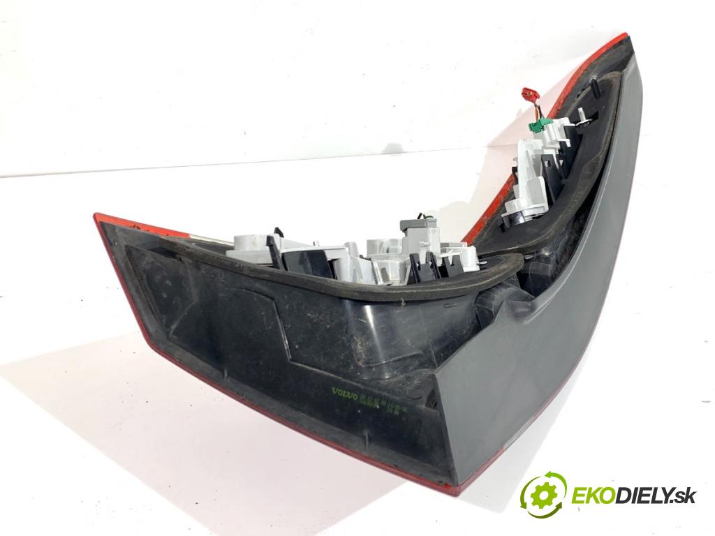 VOLVO V50 Kombi 2006 80 kW 1.6 D 1560 světlo pravý zadní část 30698921