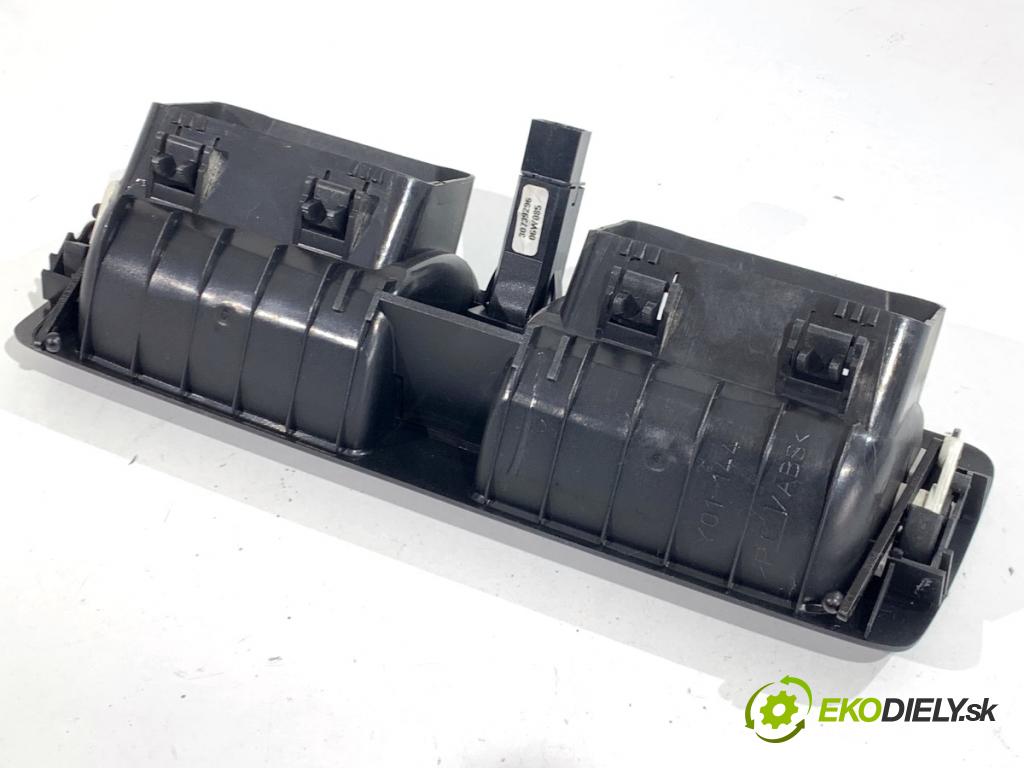 VOLVO V50 Kombi 2006 80 kW 1.6 D 1560 mří topení přední část