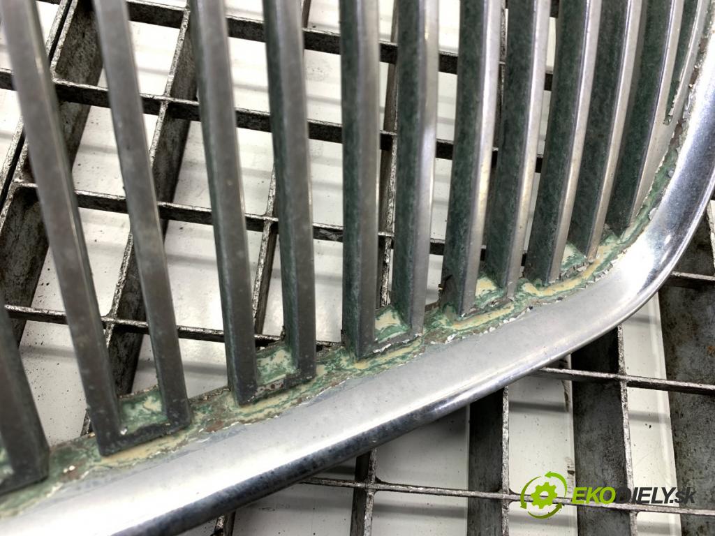 VOLVO V50 Kombi 2006 80 kW 1.6 D 1560 Mriežka maska  (Mriežka predná (maska chladiča))