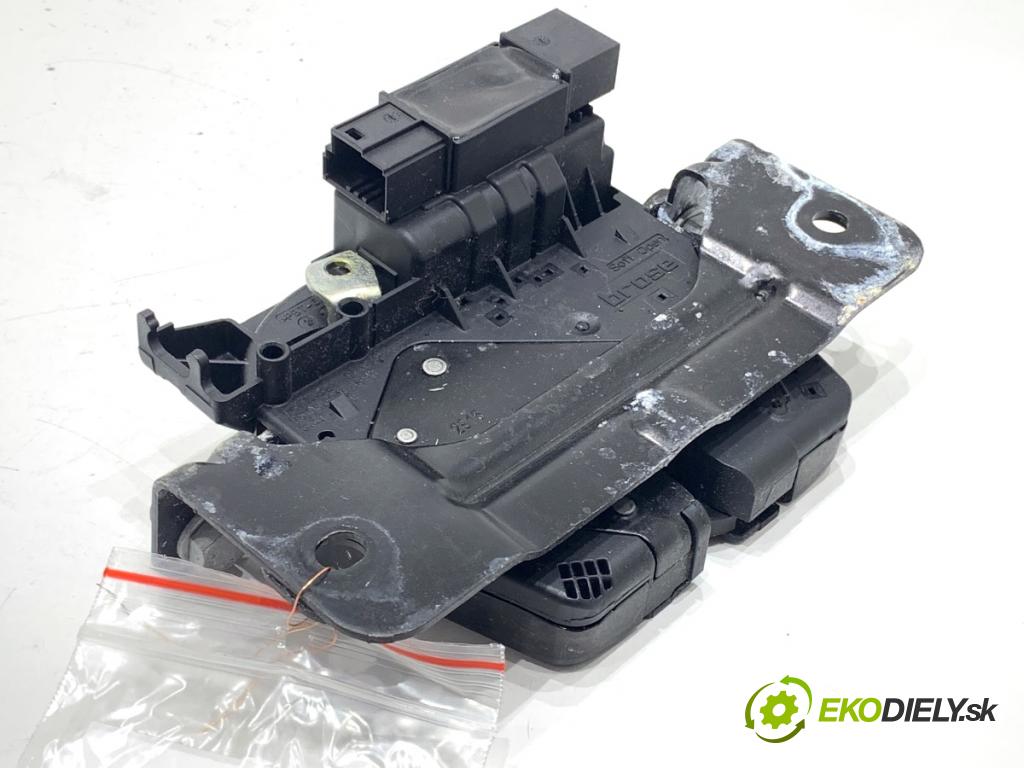 BMW F25 SUV 2016 180 kW xDrive 28 i 1997 zámok dverí zad