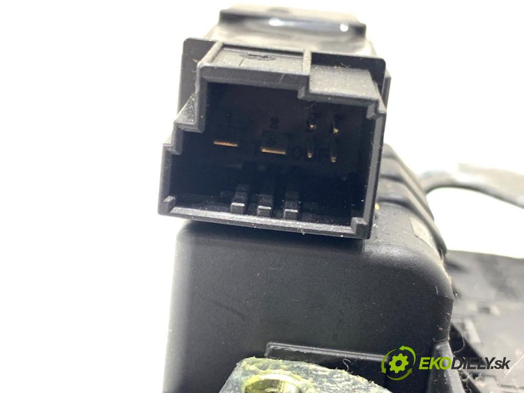 BMW F25 SUV 2016 180 kW xDrive 28 i 1997 zámok dverí zad