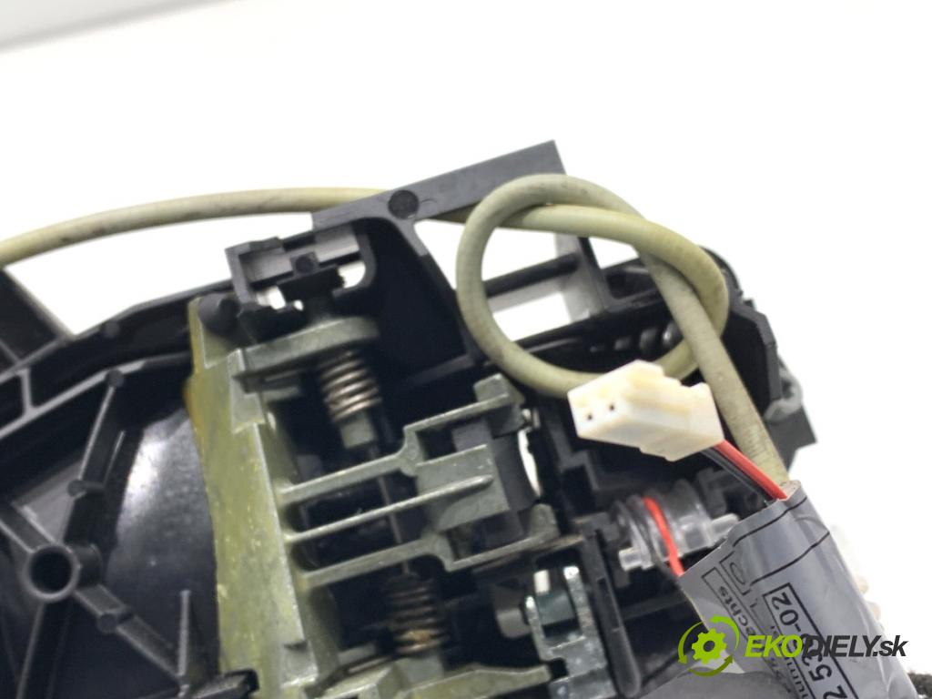 BMW F25 SUV 2016 180 kW xDrive 28 i 1997 klika vnejší pravý přední část