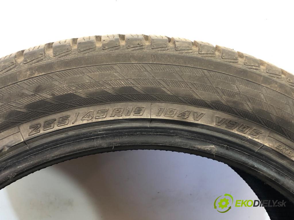 --- ---      PNEUMATIKY: zima 2X 255/45 19" YOKOHAMA