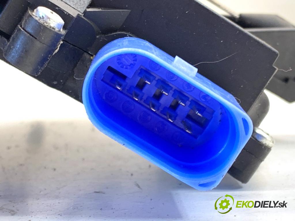 SKODA ROOMSTER nadwozie wielkoprzestrzenne (MPV) 2012 63 kW 1.4 1390 zámok Dvere ľavy predný 5J1837015A