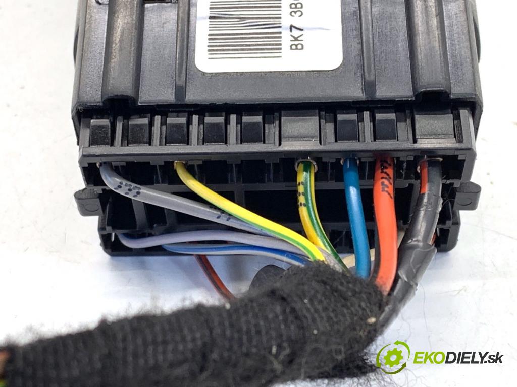 SKODA ROOMSTER nadwozie wielkoprzestrzenne (MPV) 2012 63 kW 1.4 1390 Spínač svetiel 3B0941531B