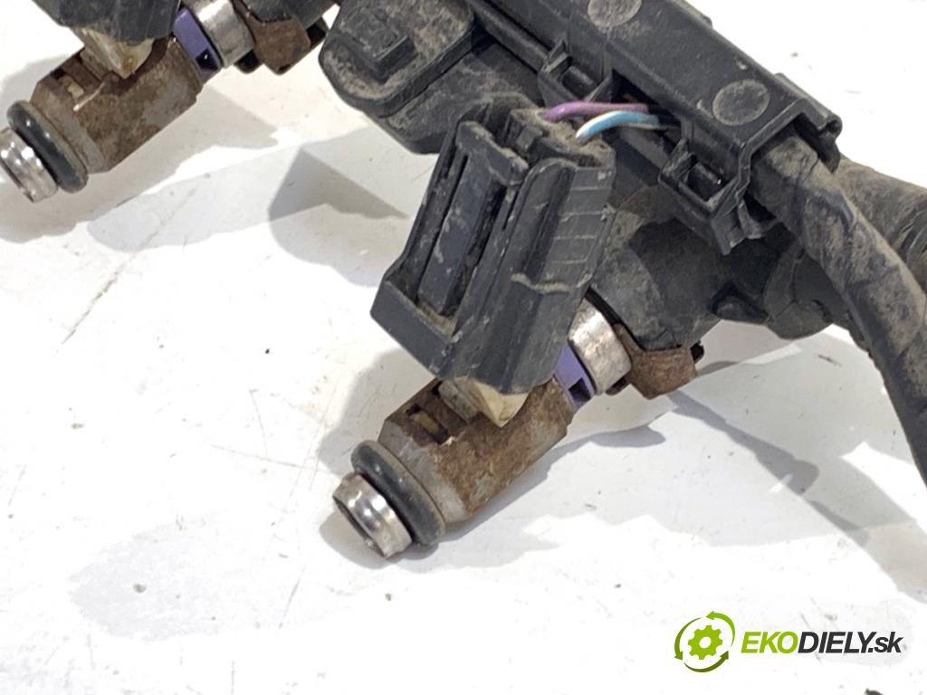 SKODA ROOMSTER nadwozie wielkoprzestrzenne (MPV) 2012 63 kW 1.4 1390 Lišta vstrekovacia 036971824D (Vstrekovacia lišta)