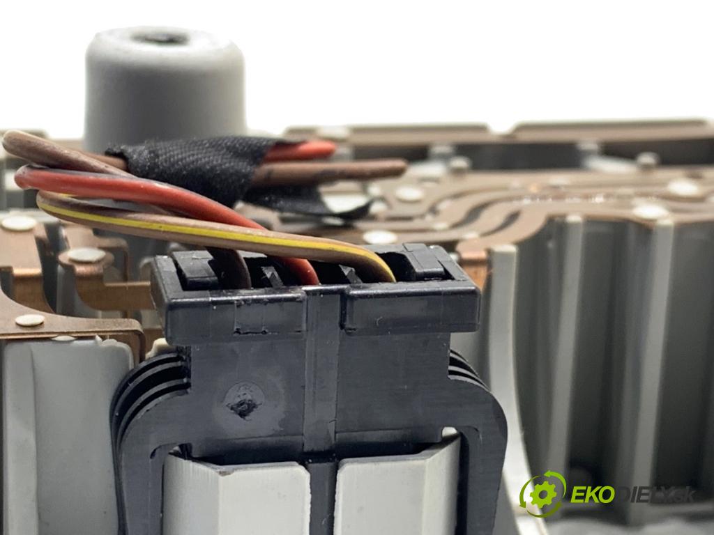 SKODA ROOMSTER nadwozie wielkoprzestrzenne (MPV) 2012 63 kW 1.4 1390 Svetlo stropné 3B0947105C