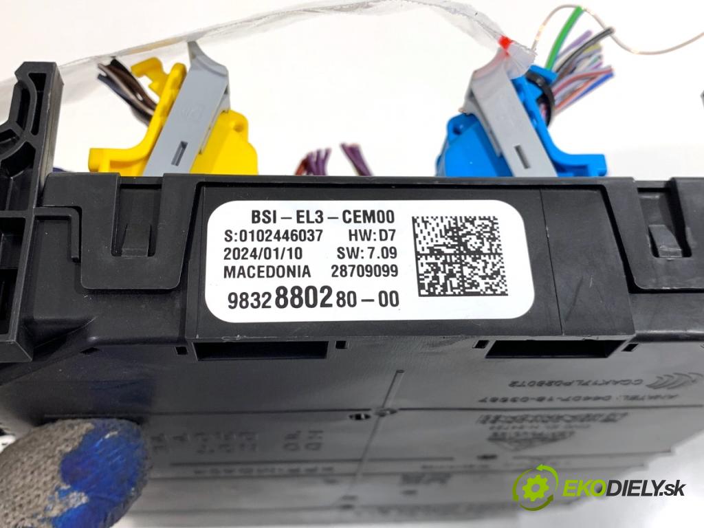 OPEL CROSSLAND SUV 2024 81 kW 1.2 (75) 1199 Modul BSI 9832880280 (Poistková skrinka)