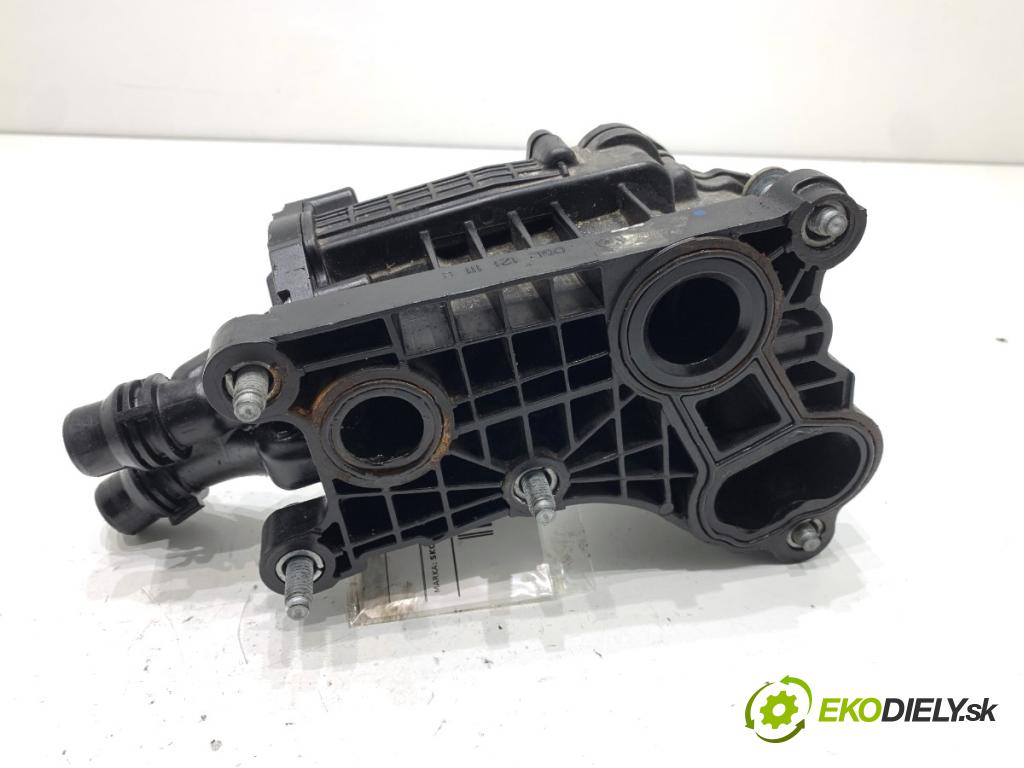 SKODA OCTAVIA IV Kombi 2023 110 kW 2.0 TDI 1968 obal termostatu 05L121111Q (Pouzdro termostatu)