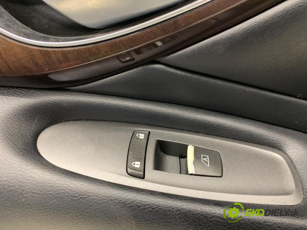 INFINITI Q50 sedan 2014 268 kW 50 Hybrid AWD 3498 ča dveře pravý přední část