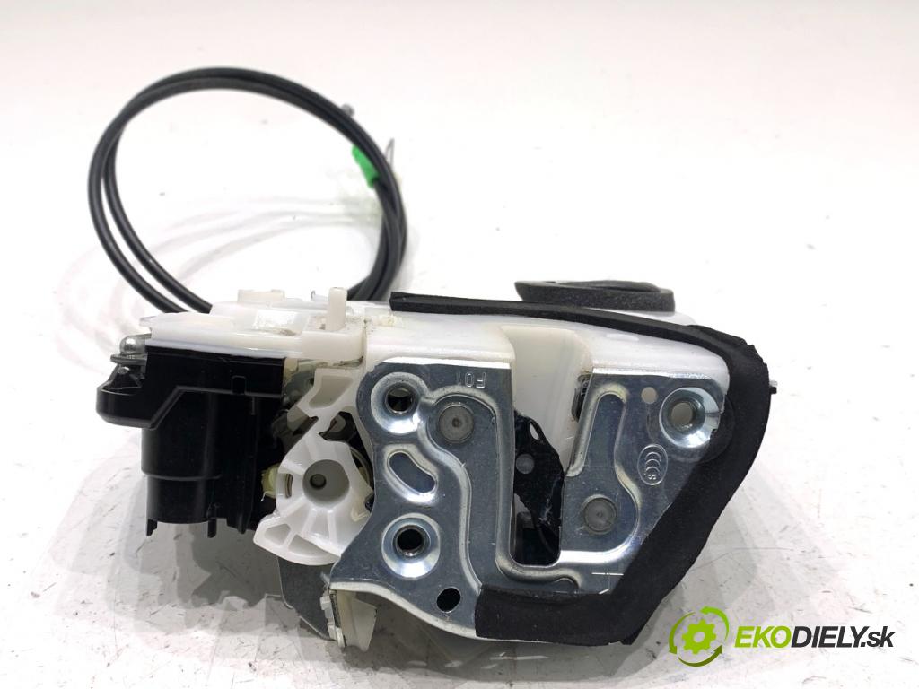 SUZUKI IGNIS III liftback 2017 66 kW 1.2 (ATK412) 1242 zámok Dvere pravy zad 