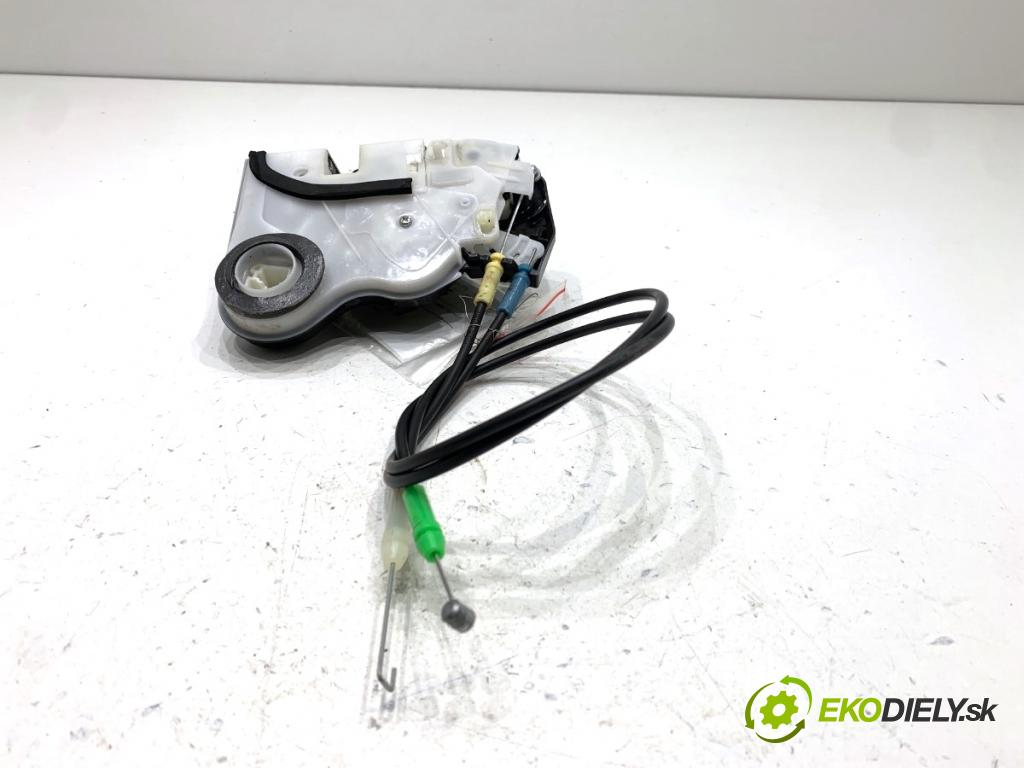 SUZUKI IGNIS III liftback 2017 66 kW 1.2 (ATK412) 1242 zámok Dvere pravy zad