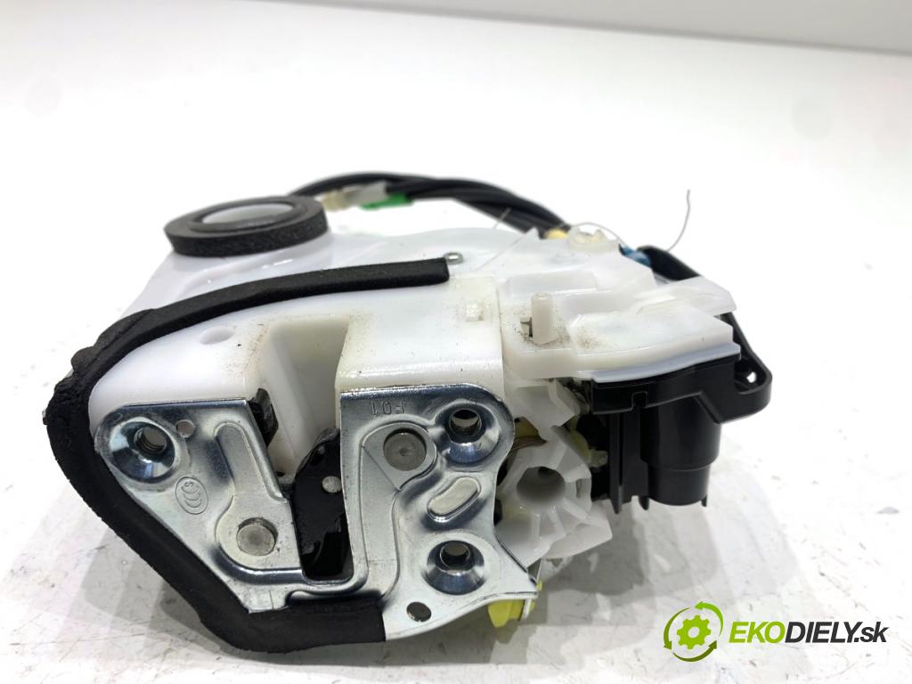 SUZUKI IGNIS III liftback 2017 66 kW 1.2 (ATK412) 1242 zámok Dvere ľavy zad 