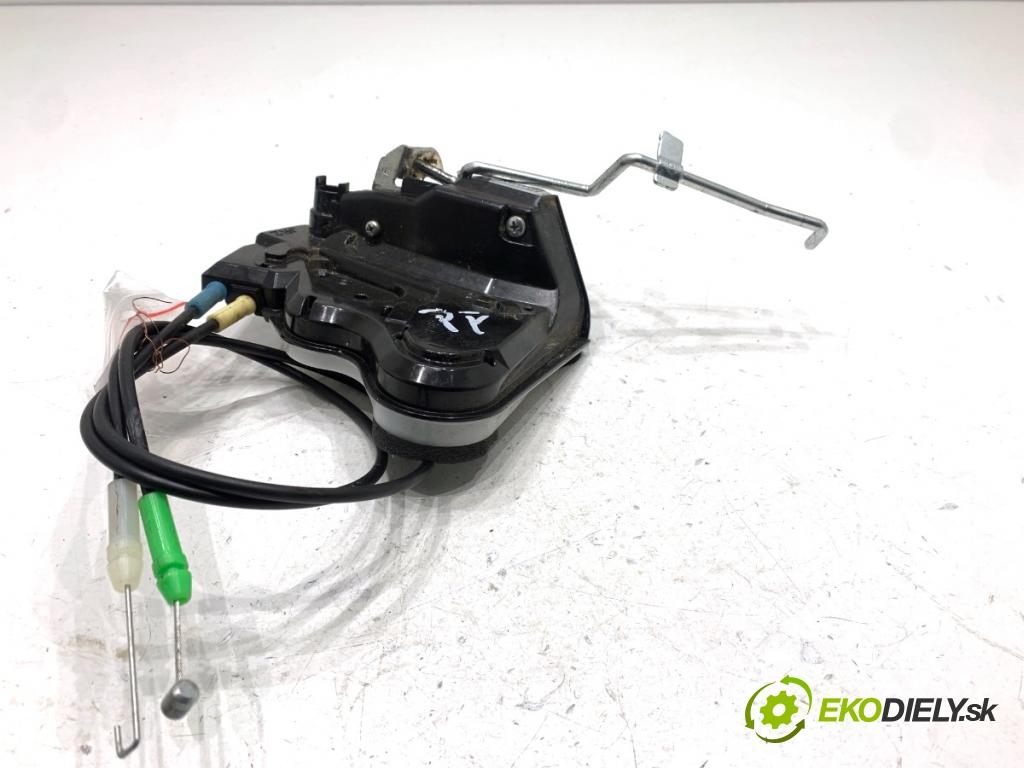 SUZUKI IGNIS III liftback 2017 66 kW 1.2 (ATK412) 1242 zámok Dvere pravy predný