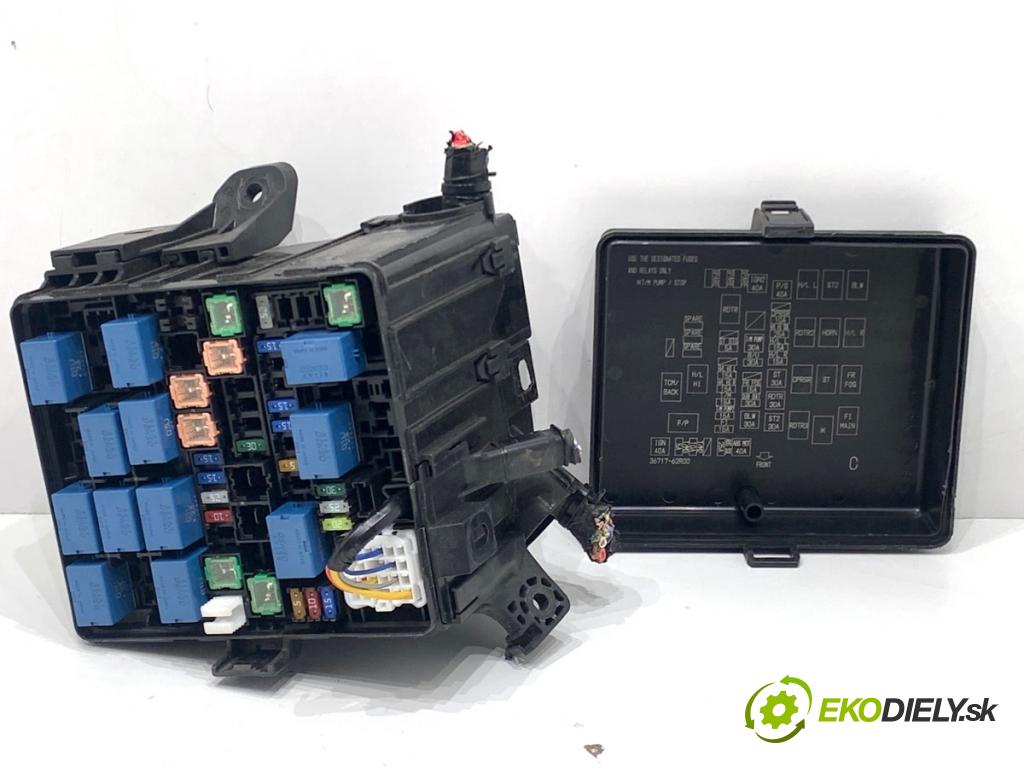 SUZUKI IGNIS III liftback 2017 66 kW 1.2 (ATK412) 1242 skříňka poistková  (Pojistková skříňka)