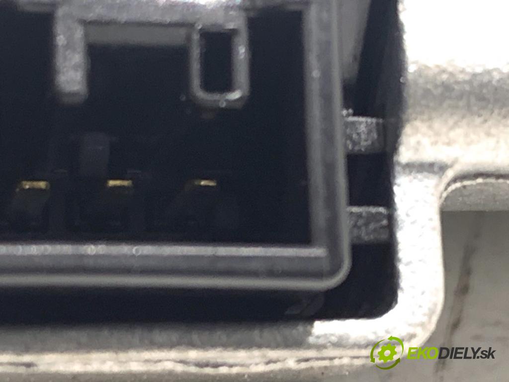 SUZUKI IGNIS III liftback 2017 66 kW 1.2 (ATK412) 1242 motor stěračů zadní část