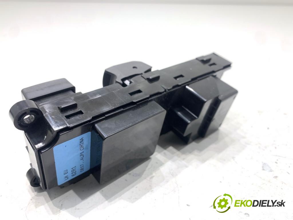 SUZUKI IGNIS III liftback 2017 66 kW 1.2 (ATK412) 1242 přepínač oken  (Páčky pod volantem)