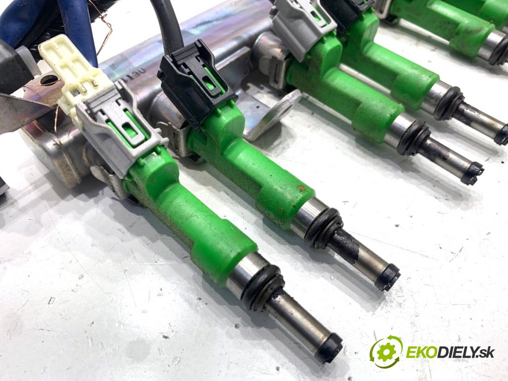 SUZUKI IGNIS III liftback 2017 66 kW 1.2 (ATK412) 1242 Lišta vstrekovacia  (Vstrekovacia lišta)