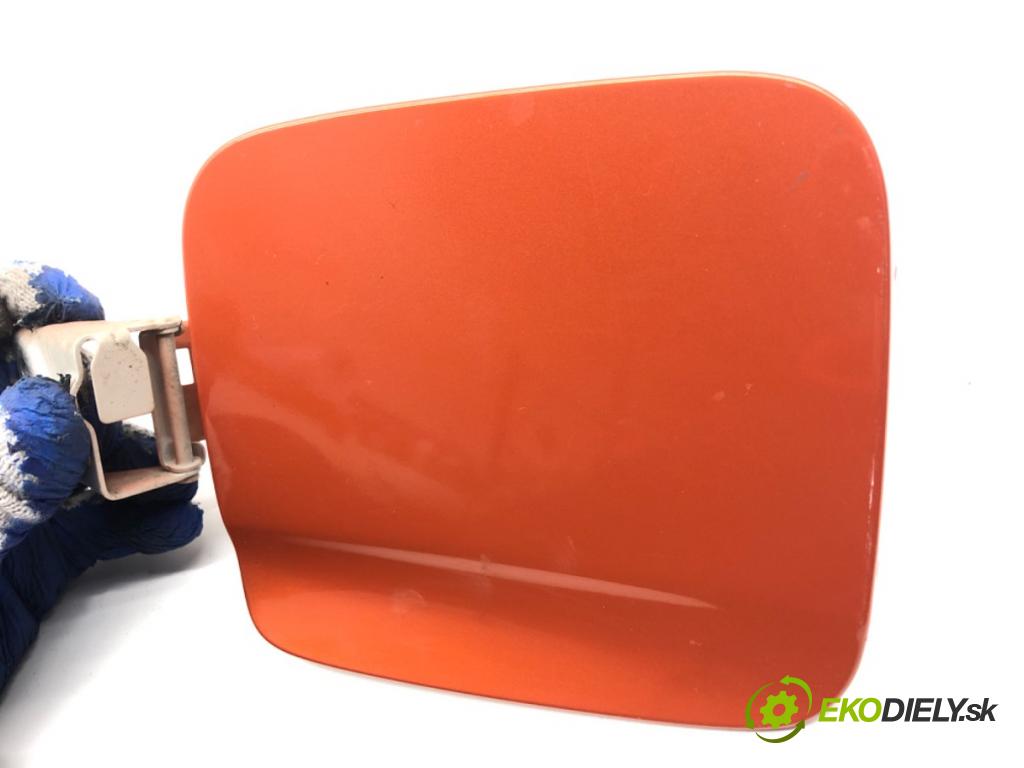 SUZUKI IGNIS III liftback 2017 66 kW 1.2 (ATK412) 1242 dvířka nádrže paliva  (Klika dveří ostatní)