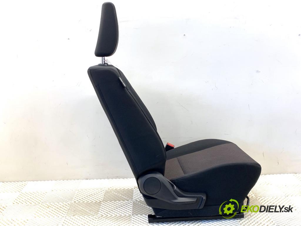 SUZUKI IGNIS III liftback 2017 66 kW 1.2 (ATK412) 1242 sedadlo pravý přední část
