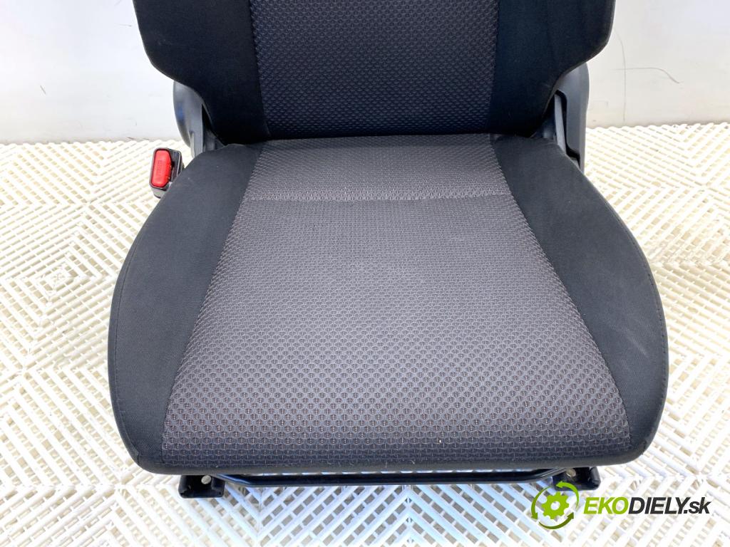 SUZUKI IGNIS III liftback 2017 66 kW 1.2 (ATK412) 1242 sedadlo levý přední část