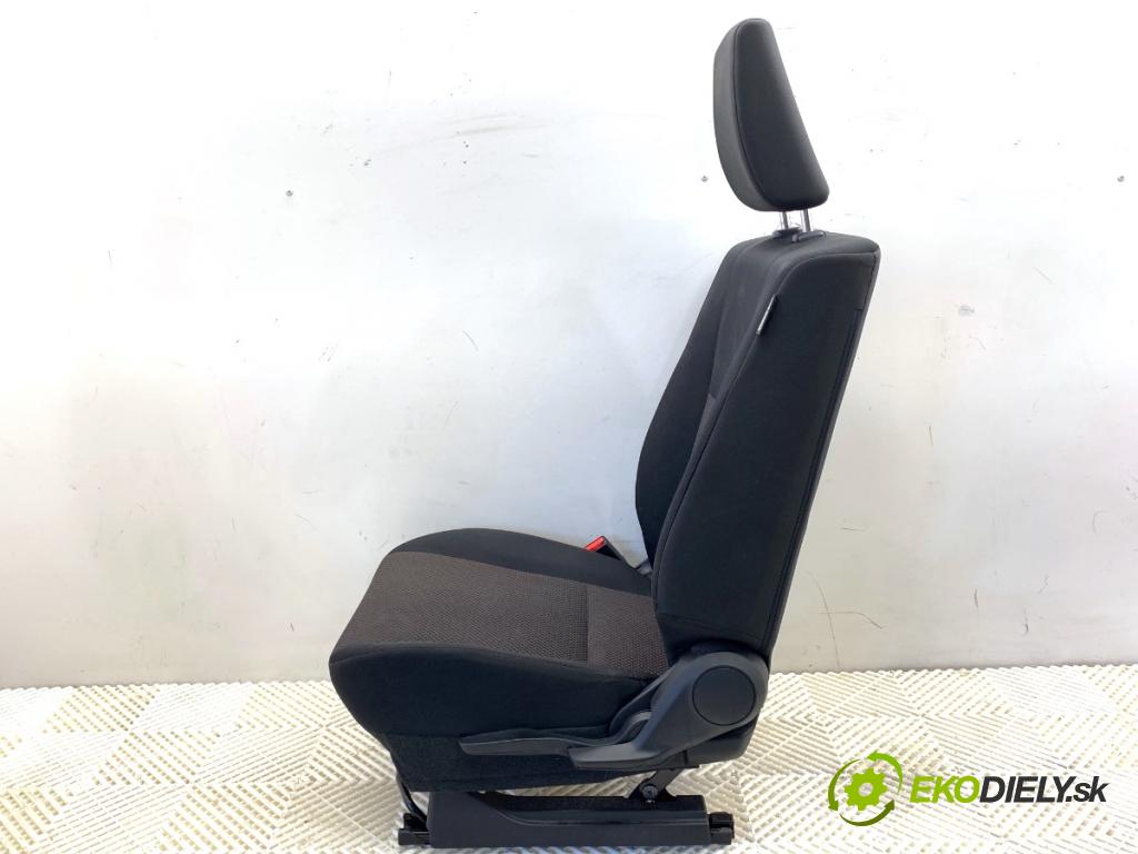 SUZUKI IGNIS III liftback 2017 66 kW 1.2 (ATK412) 1242 sedadlo levý přední část